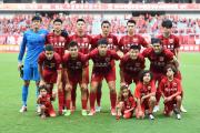 米兰体育-上海上港主场轻松击败广州富力，重回榜首
