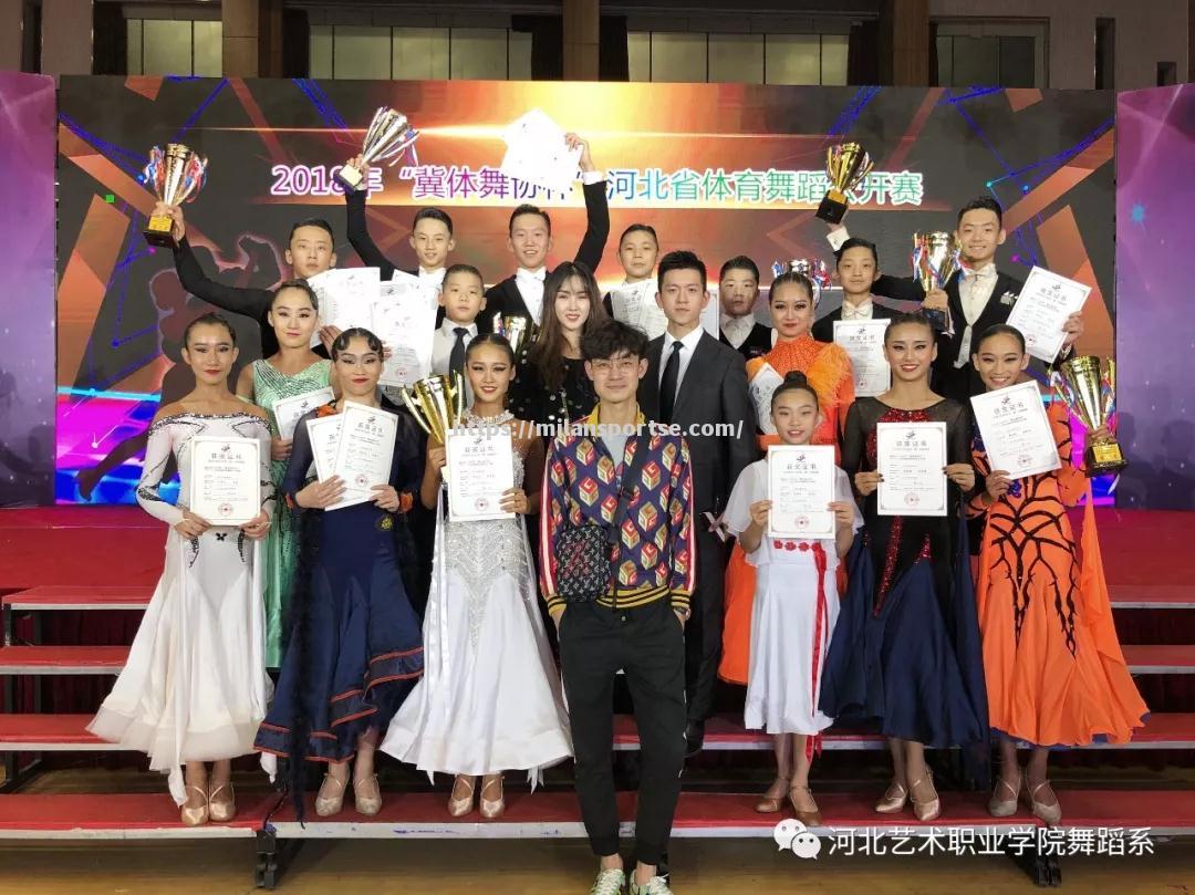 意大利选手表演完美技巧，获得亚军殊荣